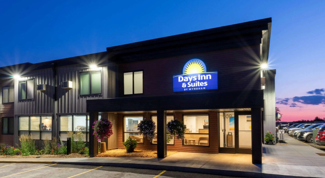 Days Inn & Suites by Wyndham Duluth by the Mall, Varaa Hotelli Hotellit Minnesota pysäköinnillä, Pysäköinti