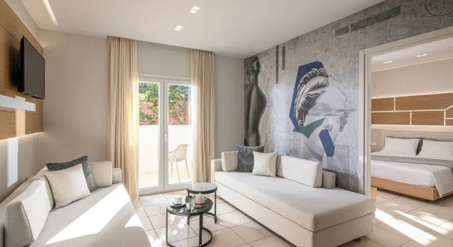 Четырёхместный полулюкс Filia Luxury Suites