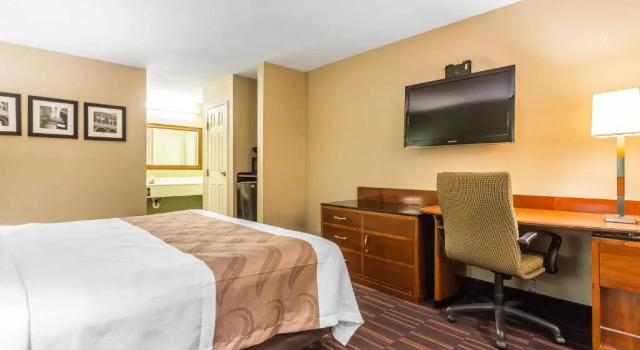 Люкс Quality Inn & Suites near Robins Air Force Base