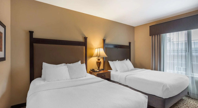Четырёхместный люкс с 2 комнатами Best Western Plus Intercourse Village Inn & Suites
