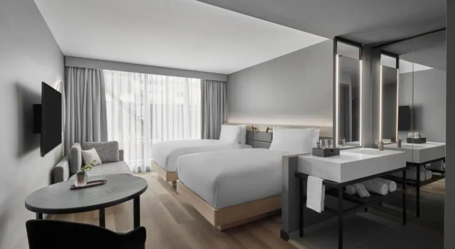 Четырёхместный номер Deluxe AC Hotel by Marriott Melbourne Southbank