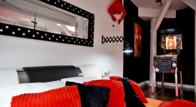 Апартаменты Deluxe In the Attic Apartments