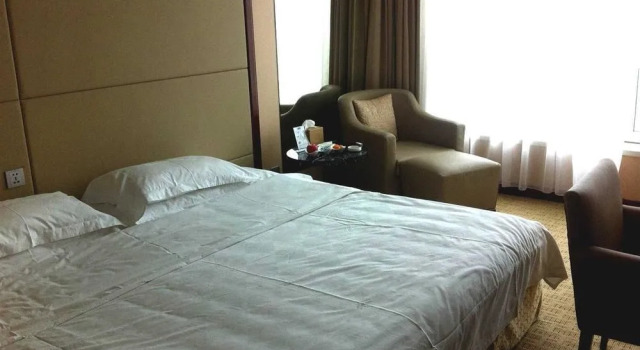 Qianjin International Hotel, Rezerwuj Hotel Hotele 4-gwiazdkowe w Jilin, 4*