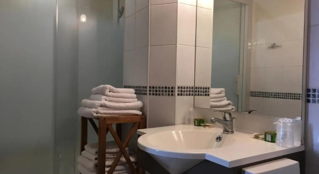 Семейный номер Standard Logis Hôtel Le Vert Galant