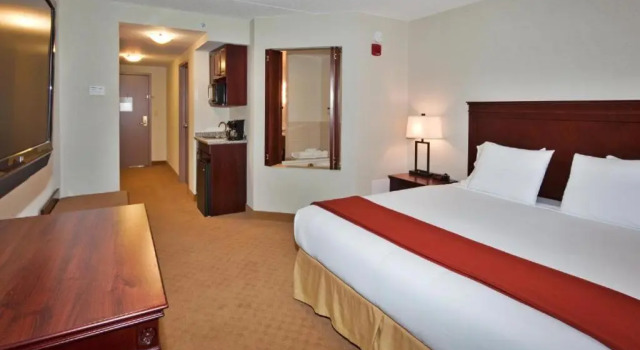 Run of House Holiday Inn Express Hotel & Suites Brockville by IHG