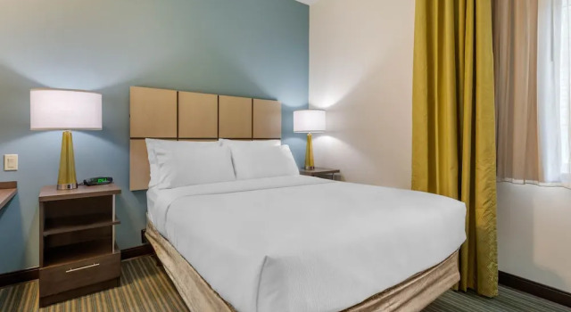 Люкс Candlewood Suites Fort Myers/Sanibel Gateway by IHG