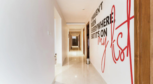 Super Townhouse Viraj Khand Formerly Veridian Inn, Забронировать Отель Отели Гомти Нагара с парковкой, Парковка