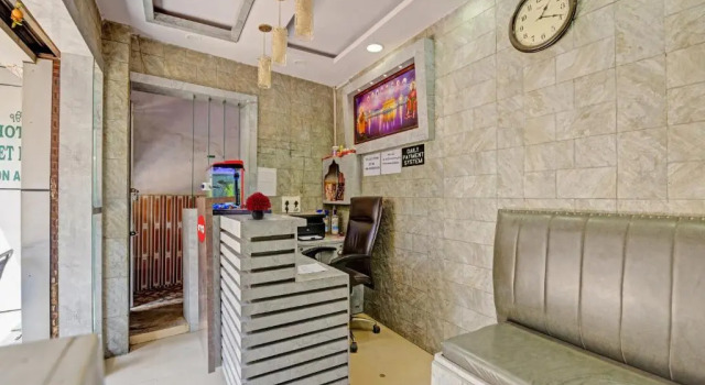OYO 84859 Hotel Preet Palace