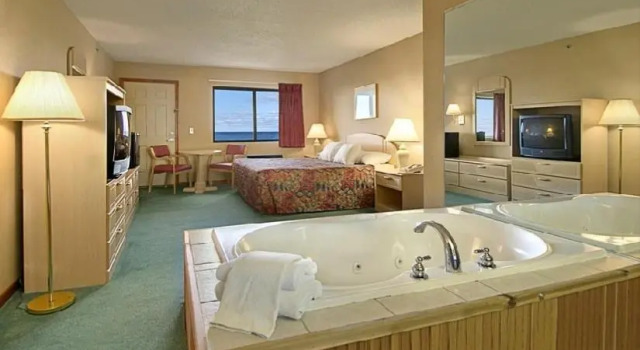 Люкс AmericInn by Wyndham Saint Ignace Lakefront