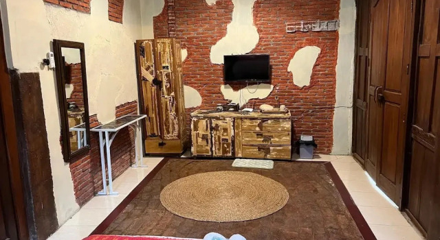 Номер Superior Djawata Resort & Gallery near Desa Wisata Kasongan Yogyakarta RedPartner