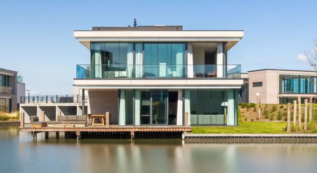 Waterfront holiday home in Arnemuiden, Забронировать Отель Арнемёйден 