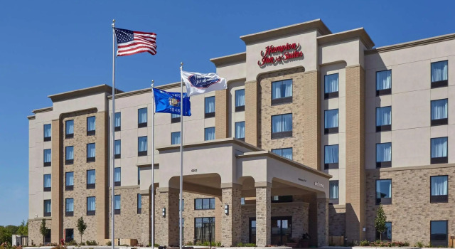 Четырёхместный номер Standard Hampton Inn & Suites Milwaukee/Franklin