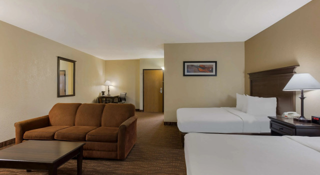 Четырёхместный люкс Best Western Music Capital Inn