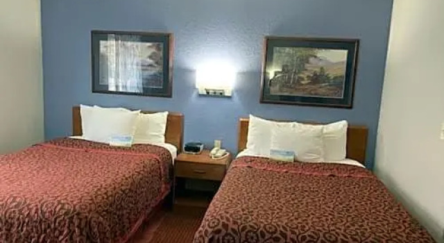 Номер Deluxe Days Inn & Suites by Wyndham Green Bay WI