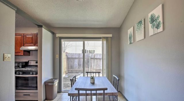 San Antonio Abode w/ Yard: 17 Mi to Downtown!, Rezerwuj Apartament San Antonio Bexar County
