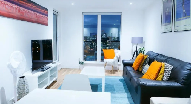 Апартаменты с 2 комнатами Bright 2BR Apartments Quays