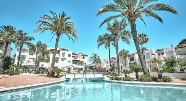 Апартаменты с 2 комнатами Cozy Beach Side Apartment With Pool