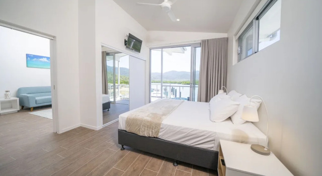 Номер Standard c 1 комнатой с балконом и с видом на гавань Harbour Cove