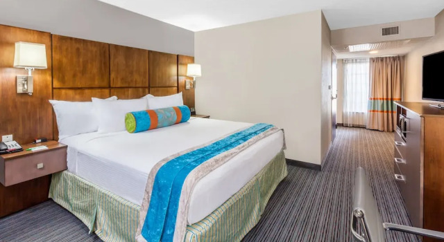 Четырёхместный номер Standard Holiday Inn Hotel & Suites Oklahoma City North by IHG