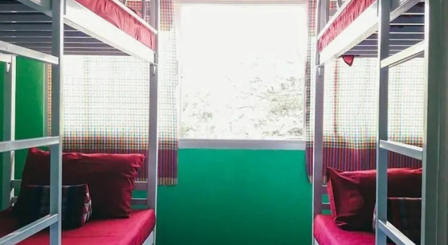 Кровать в общем номере Muster Guesthouse