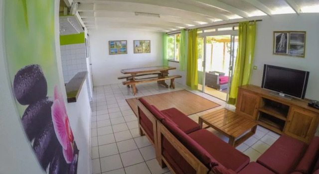 Le Fare Tiki, Boek Hotel Haapiti Moorea