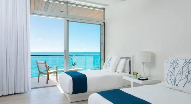 Private Oceanfront Luxury Infinity Pool Slide, Забронировать Вилла Коттеджи Грейс-Бэй, Коттедж
