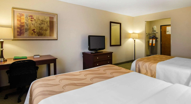 Четырёхместный номер Standard Quality Inn Summersville - New River Area
