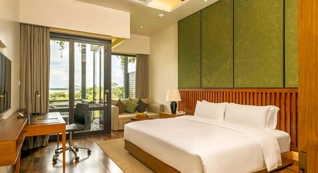Двухместный номер Deluxe с балконом DoubleTree by Hilton Weerawila Rajawarna Resort