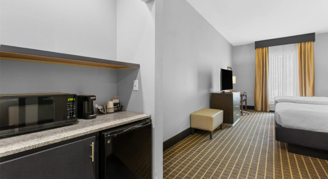 Четырёхместный номер Standard Best Western Plus Regency Park