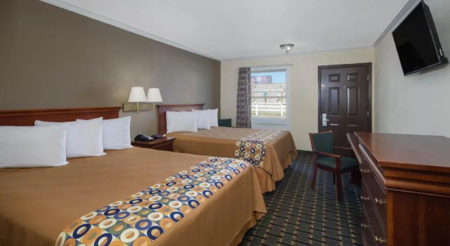 Четырёхместный номер Standard Travelodge by Wyndham Orangeburg
