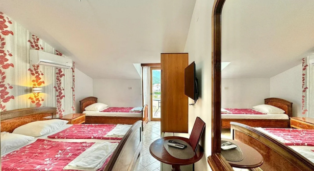 Трёхместный семейный номер Standard Hotel Grbalj