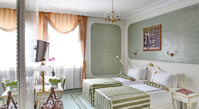 Queen's Astoria Design Hotel