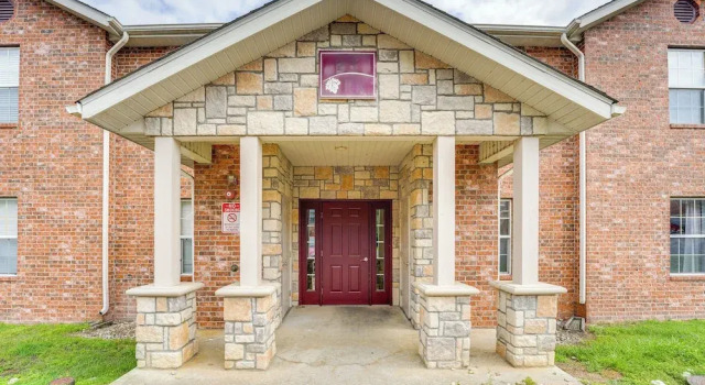 Mtn-view Gem w/ Hot Tub Access: Branson Condo, Забронировать Апартаменты/квартира Отели Table Rock Lake с парковкой, Парковка