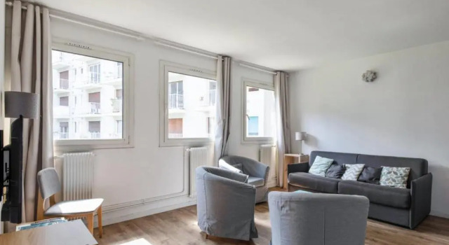 Sunny & quiet 2br near the Eiffel Tower Invalides Beaugrenelle Welkeys, Забронировать Апартаменты/квартира 15-й округ: Порт-де-Версаль Париж, рядом с Espace Nadeshiko Paris France