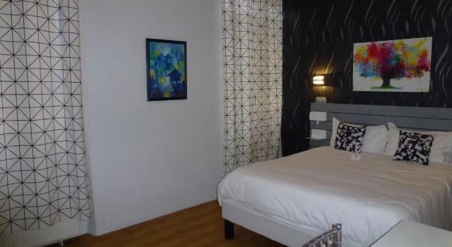 Трёхместный номер Standard Logis Hôtel LArche de Noé