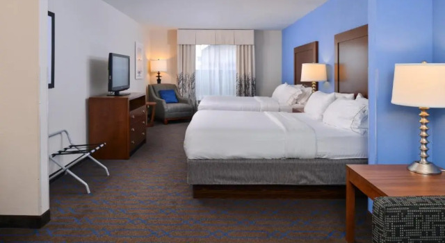 Люкс Holiday Inn Express & Suites Terre Haute by IHG