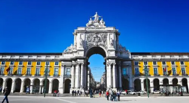 The Sky Lofts Lisbon - Guesthouse, Забронировать Отель Отели Авенидас-Новас с парковкой, Парковка
