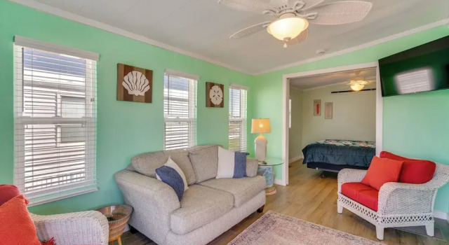 3 Mi to Gulf! Fort Myers Beach Gem w/ Pool Access, Prenota Casa vacanze Fort Myers Beach Fort Myers Area