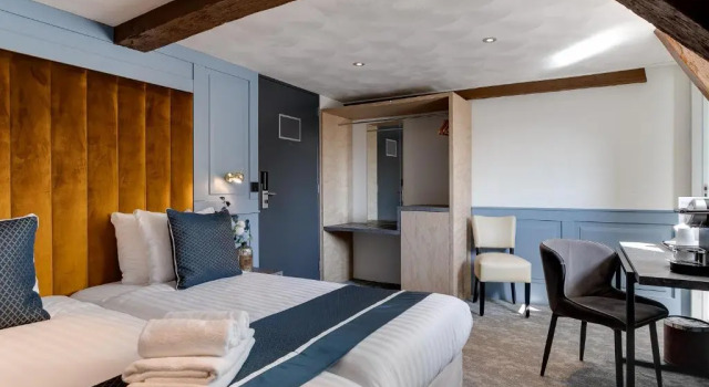 Четырёхместный номер Standard Hotel Royal Bridges