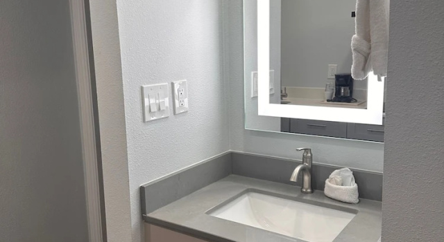 Четырёхместный люкс Deluxe Studio 6 Eureka CA Old Town