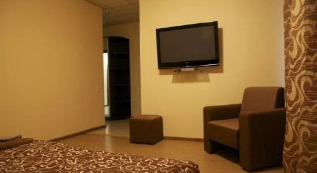 West, Rezervasyon Otel Harkov 