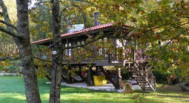 Коттедж с 2 комнатами с балконом Self Catering Quinta Lamosa - Responsible Tourism for 2 People