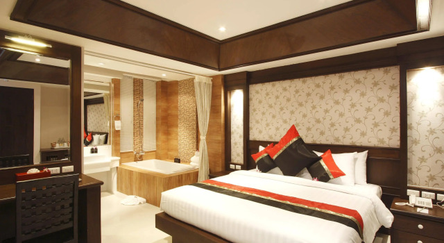 Отель Rayaburi Hotel Patong