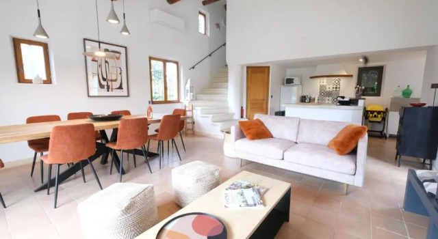 Ls2-326 Amiradou, Boek Hotel Robion Luberon