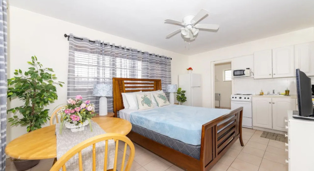 Апартаменты Tropic Isle Hotel & Apartment