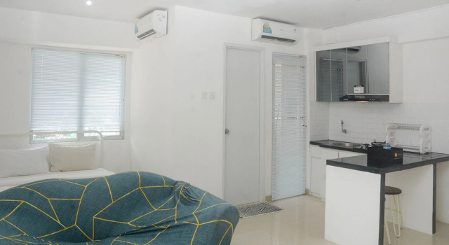 Номер Standard Elegant and Comfy Studio at Bassura City Apartment By Travelio