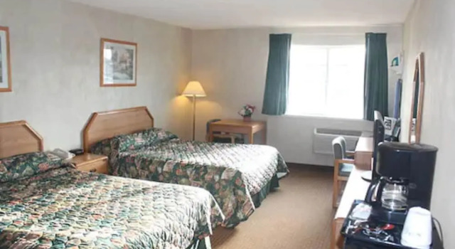 Четырёхместный номер Economy Garden City Inn