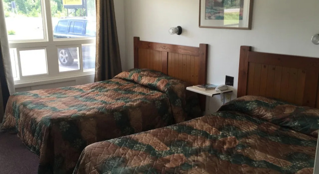 Четырёхместный номер Standard Pleasant Manor Motel