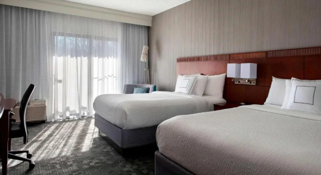Четырёхместный номер Standard Courtyard by Marriott Mahwah