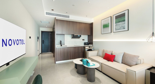 Номер Superior Novotel Living Yunnan Dianchi Times